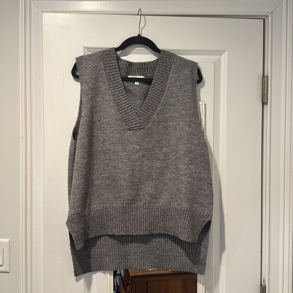 Sweater vest